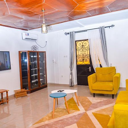 Appartement Meuble 2 Chambres Avec Salle De Bain - 1 Salon - 1E Cuisine - La Concorde - Quartier Nkomkana Yaounde Luaran gambar
