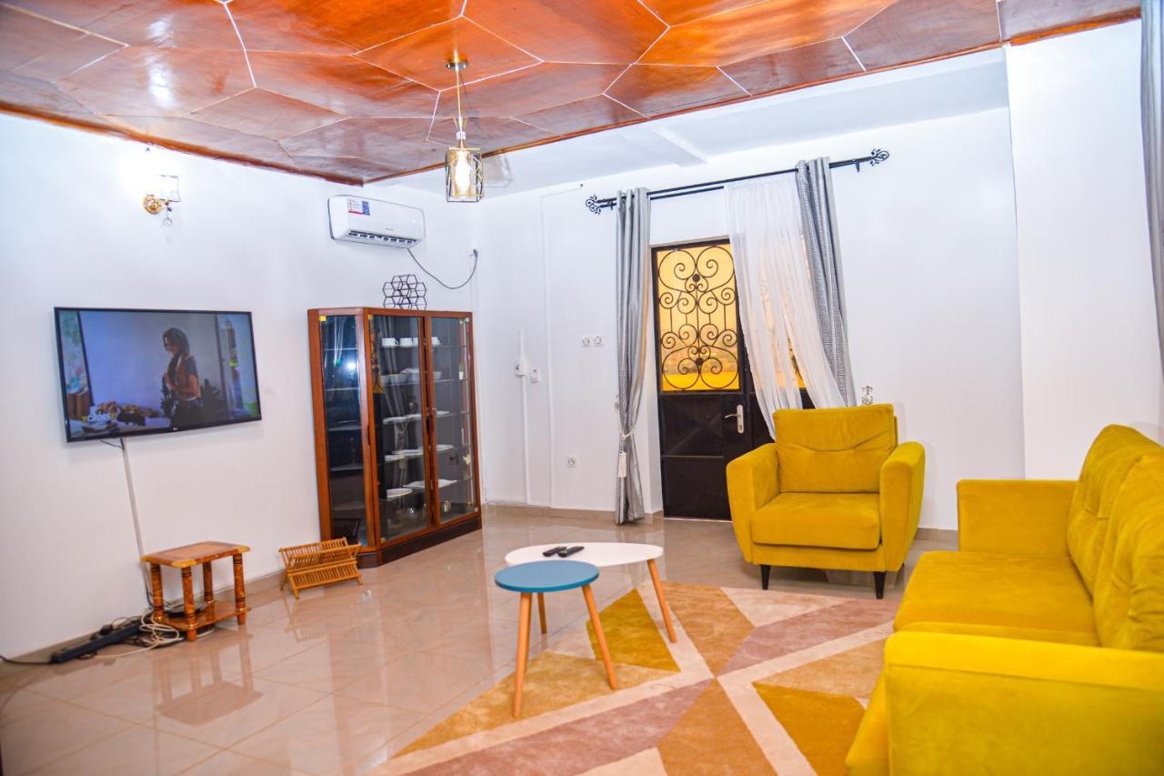 Appartement Meuble 2 Chambres Avec Salle De Bain - 1 Salon - 1E Cuisine - La Concorde - Quartier Nkomkana Yaounde Luaran gambar