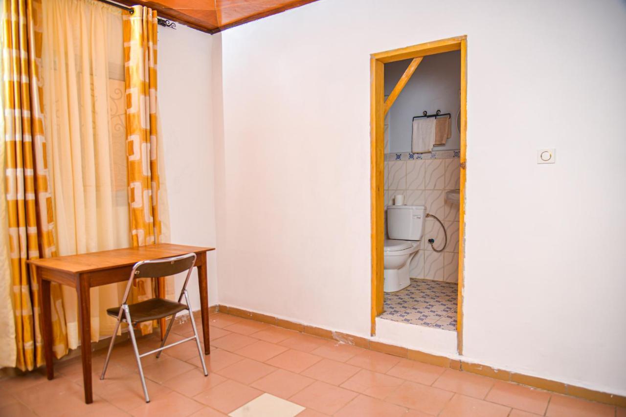 Appartement Meuble 2 Chambres Avec Salle De Bain - 1 Salon - 1E Cuisine - La Concorde - Quartier Nkomkana Yaounde Luaran gambar